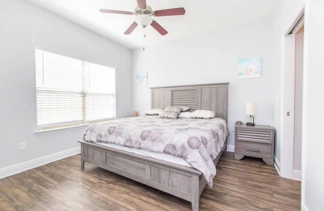 3 bdr Sweet Home Near Downtown and Beach 1Gb Wi-Fi