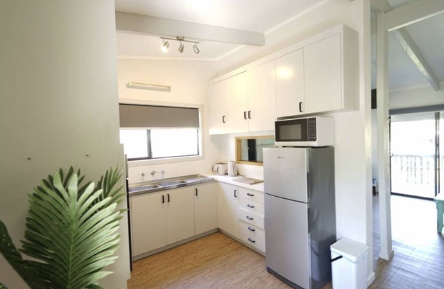 3 BDR house with spa, walking distance to Malua Bay beach
