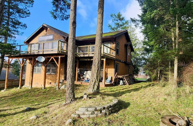 3 bdrm, 2.5 bath, roomy master suite, nice neighborhood, Monthly Rental only