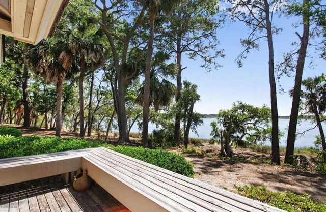 3 Bdrm 2 Bath Waterfront Villa sur Dataw avec Dock, vélos, piscine et pass plage!