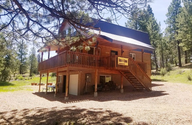 3 BDRM cabine confortable - situé au centre de Bryce & Zion. Près du ruisseau Duck