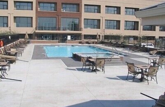 Condo de luxe de 3 cac. 5 min au CP. Bassin. Réservation maintenant mai-sept. 2018