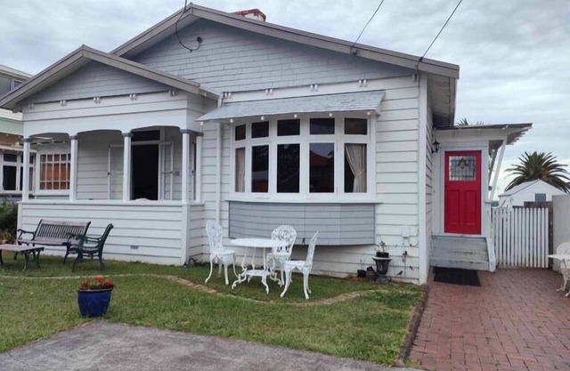 ✨3 Bdrm Guest Suite in 1920s Bungalow, North Shore