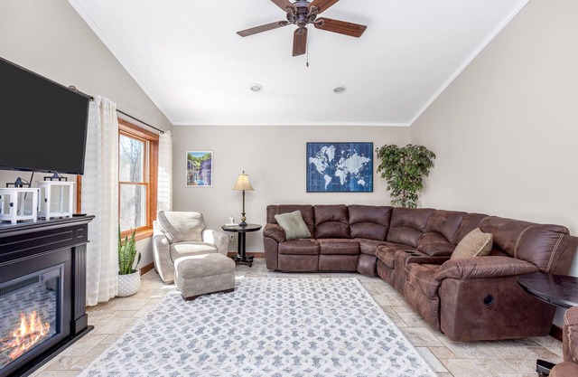 3 Bdrm Home w Game Room. Just minutes from WGI & Wine Trail.