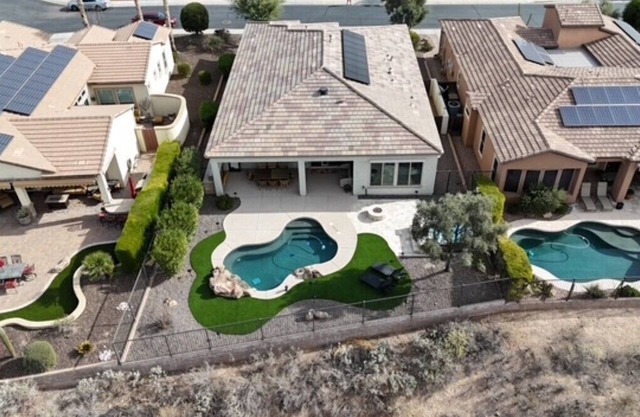 3 Bdrm home with private pool. Lower rates apply for the Summer.