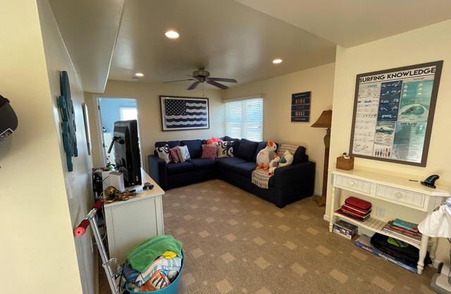 3-bdrm condo in Ship Bottom. 1 block from beach and bars. Surfboards included!