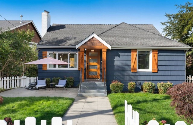 3 BDRM Luxury Craftsmen | Queen Anne | Family/Pet+