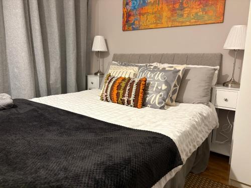 3 Beautiful Rooms near Hampton Court
