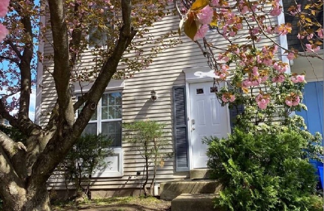 3 bed/ 2.5 bath in a Beautiful Townhouse