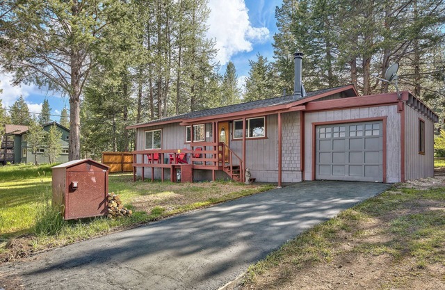 3 Bed/2 Bath near Lake, Beaches & Heavenly. Across from State park.