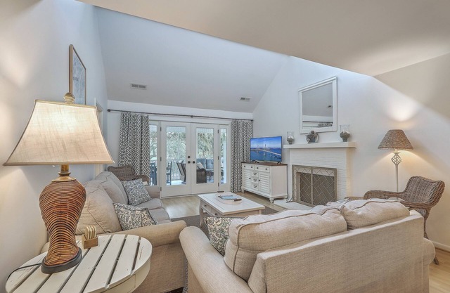 3 bed 3 bath with loft near everything