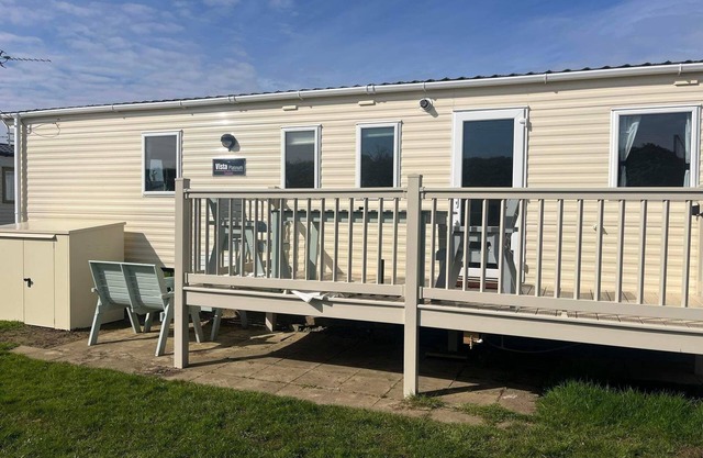 3 Bed 8 Berth Caravan with decking Free WiFi