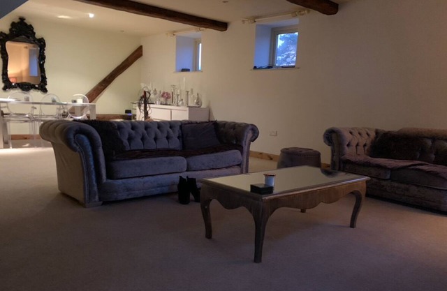 3 bed barn conversion off beautiful track with picturesque views