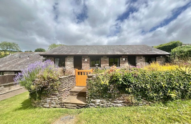 3 bed barn conversion with indoor pool access