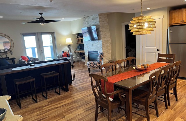 Ski in / Ski Out Slope-Side Condo w / 30 Foot Balcony (Private Internet & Landline)