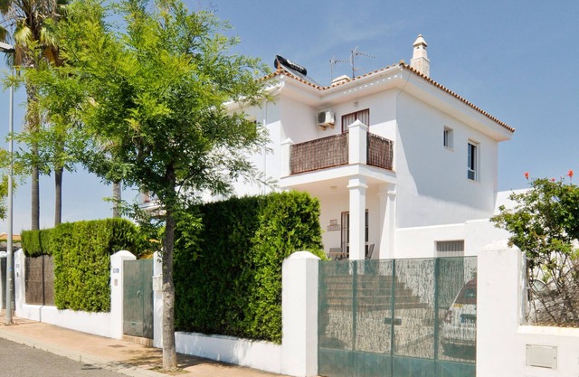 3 bed/bathroom villa with private pool, internet, beach, bars & restaurants.