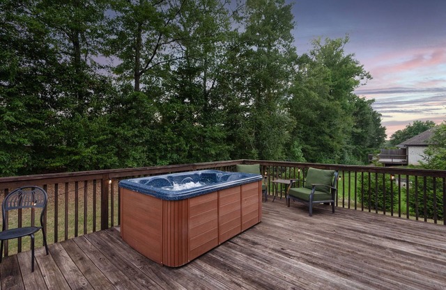 3 Bed, Game Day House, Hot Tub, Minutes From Campus!