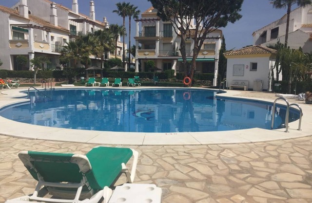 3 Bed Ground Floor - walk to beach / restaurants. Fast Fibre WiFi