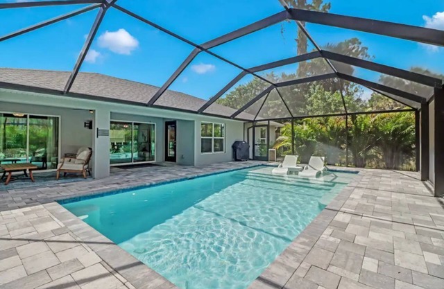 3 bed home w/ beautiful pool in tropical paradise