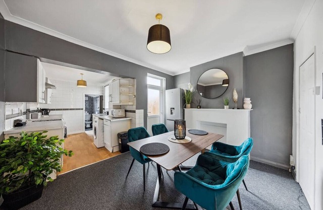 Sleek 3BR Home 5 Minutes Walk From Medway Hospital!