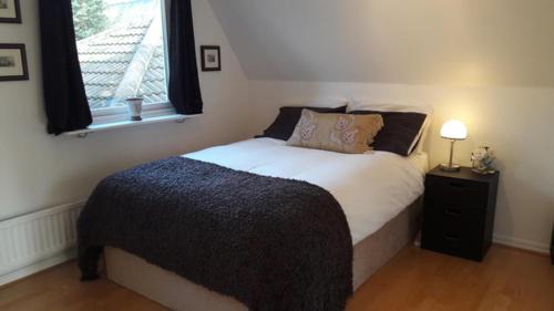 3 Bed House - Sleeps 5 - Sauna - Garden - Gym