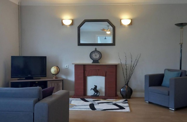 Spacious 3-Bed House in Chateau Garnier