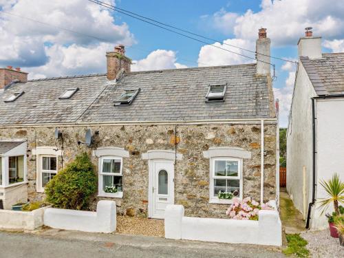 3 Bed in Cemaes 92812