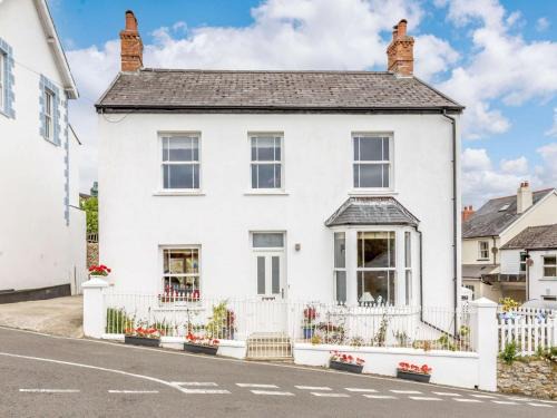 3 Bed in Charmouth DC121