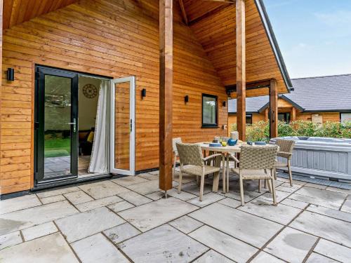 3 Bed in Gower 91729