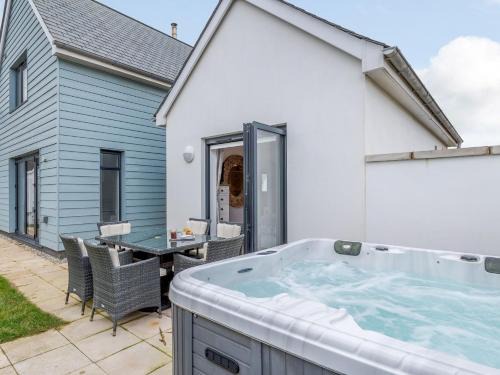 3 Bed in Westward Ho 52930