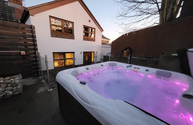 3 Bed Luxury Cottage With Private Hot Tub