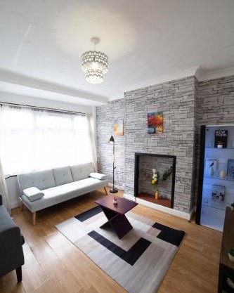 3 Bed Pet Friendly Home, With BBQ