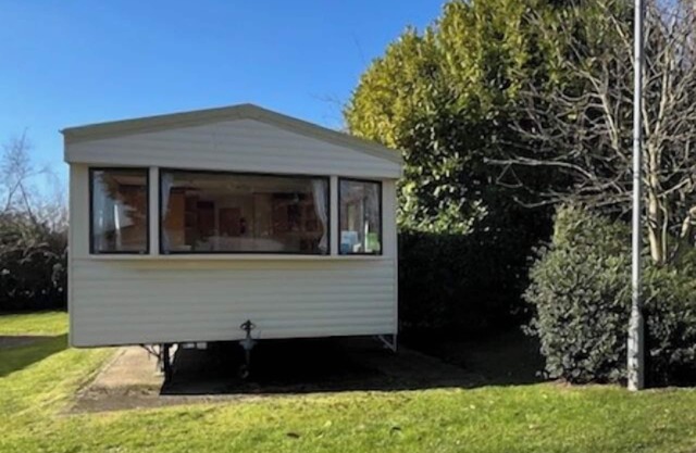 3-Bed Seaside Holiday Home -Pet Friendly & Parking