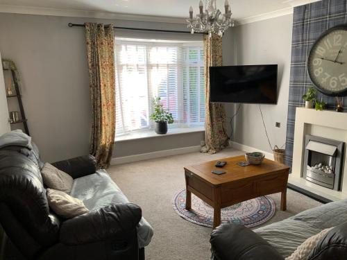 3 bed semi detached house near Stourbridge