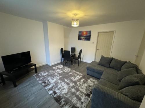 3 Bed-Sleeps 5- Garden-Pets-Parking