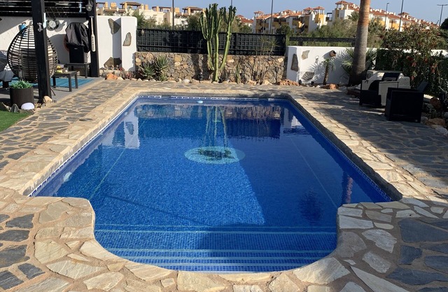 Villa 3 chambres Superbe piscine privée, bain à remous, barbecue WIFI Option piscine chauffée
