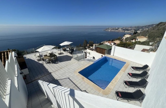3 bed villa with stunning views and private pool