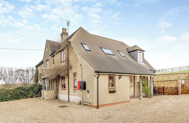 A beautiful rural farm house stay, with stunning views, in the heart of the Cotswolds.