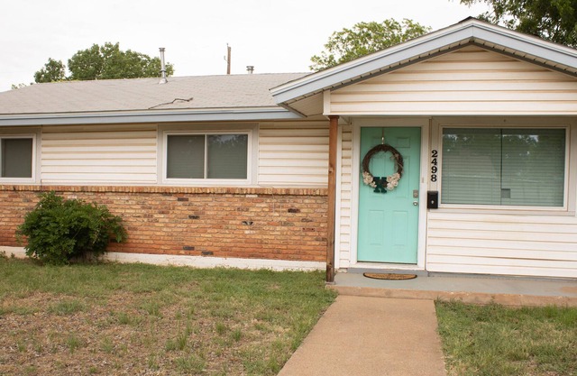 3 Bedroom 1.5 Bath with Fireplace/Patio to enjoy friends and family