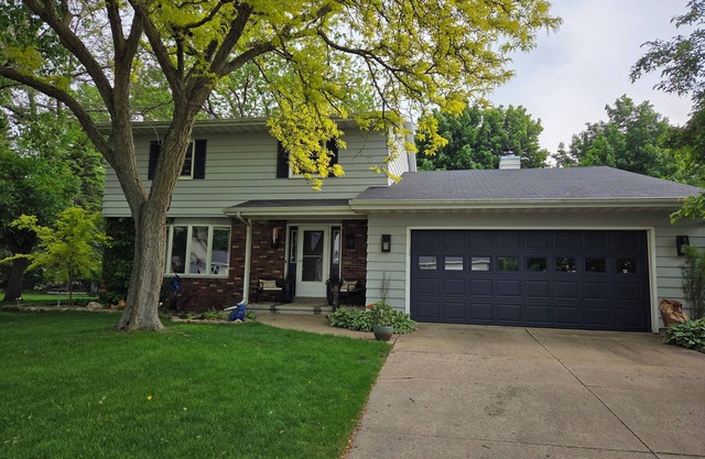 3-bedroom, 2.5 bath home in lovely Oshkosh ready to enjoy during EAA AirVenture