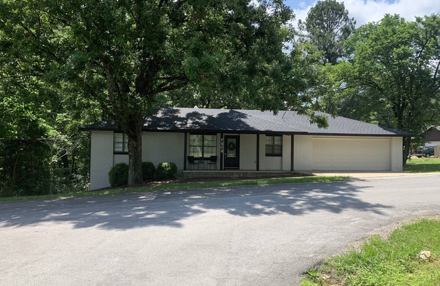 3 Bedroom, 2 Bath Bike-In/Out Home on Little Sugar Trails in Bella Vista, AR