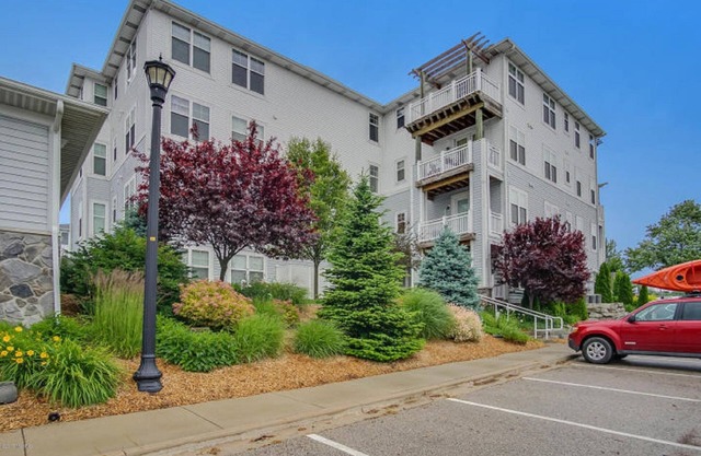 3 chambres, 2 salles de bain condo situé dans le centre-ville souhaitable Ludington!