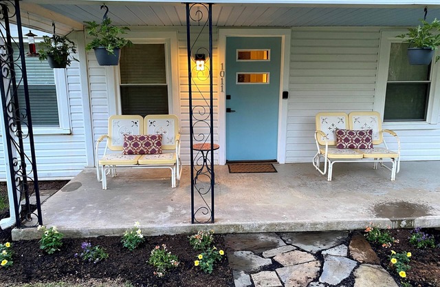 3-bedroom, 2 bath farmhouse in beautiful Hillsborough with highspeed WiFi & more