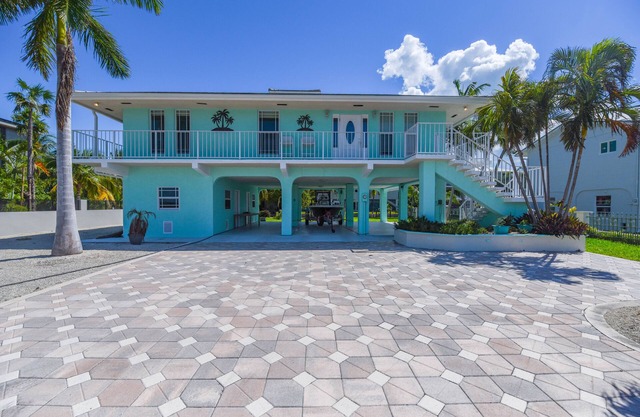 3 Bedroom 2 Bath Pool Home with Boating