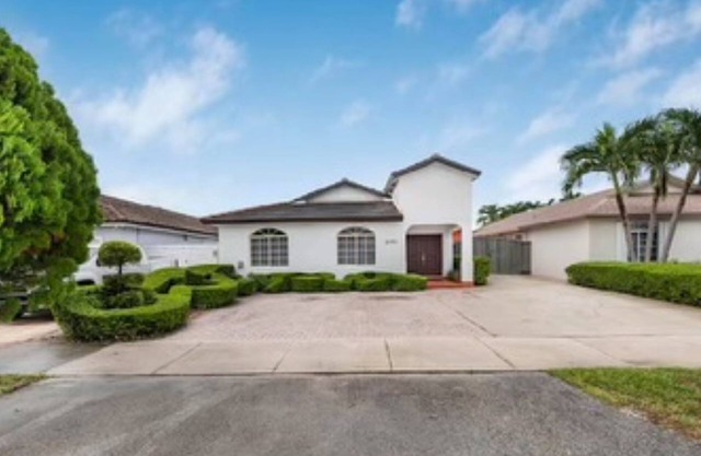 3 Bedroom 2 Bath with Pool in Miami