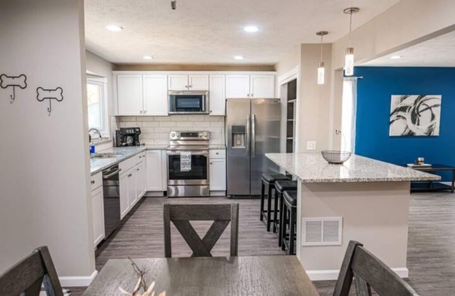 3 Bedroom 2 Full Bath 4 Bed Deck 500Mbps