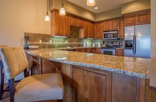 3/3 Luxury Condo - Elevator access - New Beds and 3" Memory Foam Topper(9/2020)