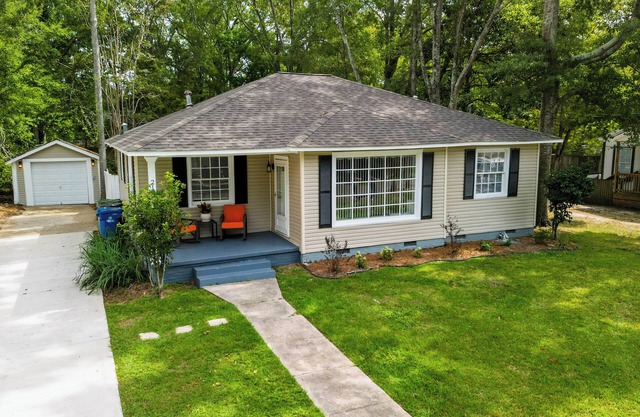 3-bedroom / 3 bathroom Southern Cottage in the center of everything.