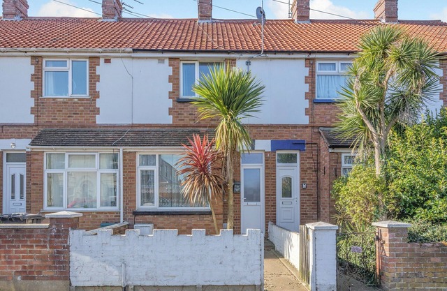 Welcome to this terrific seaside retreat designed to welcome you and your beloved pets.