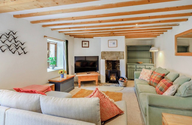 The Wool Barn is a charming three-bedroom holiday home in Moretonhampstead, sleeping seven.
